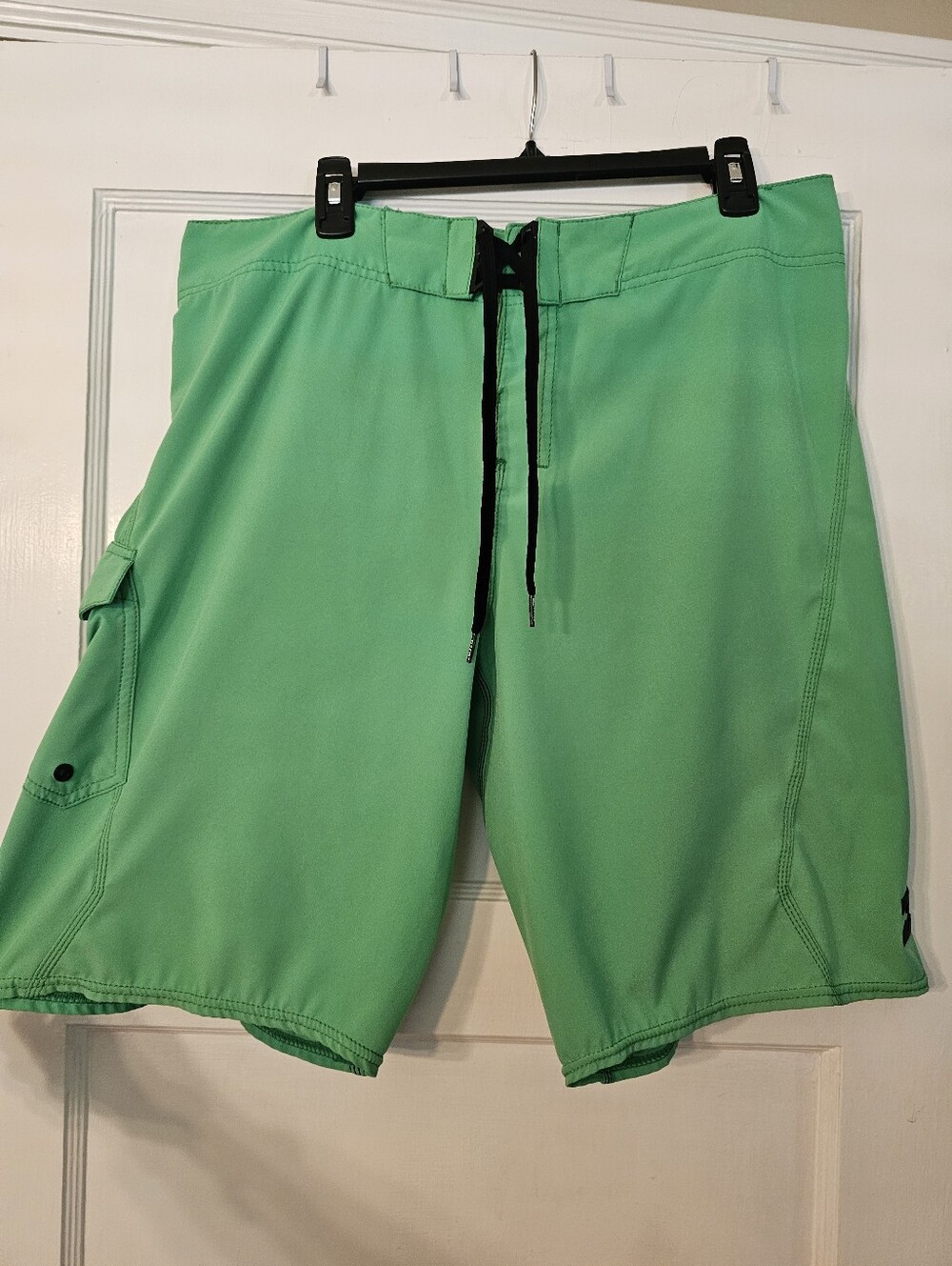 Billabong Men’s Bright Green Boardshorts with Black Drawstring - Picture 3 of 9